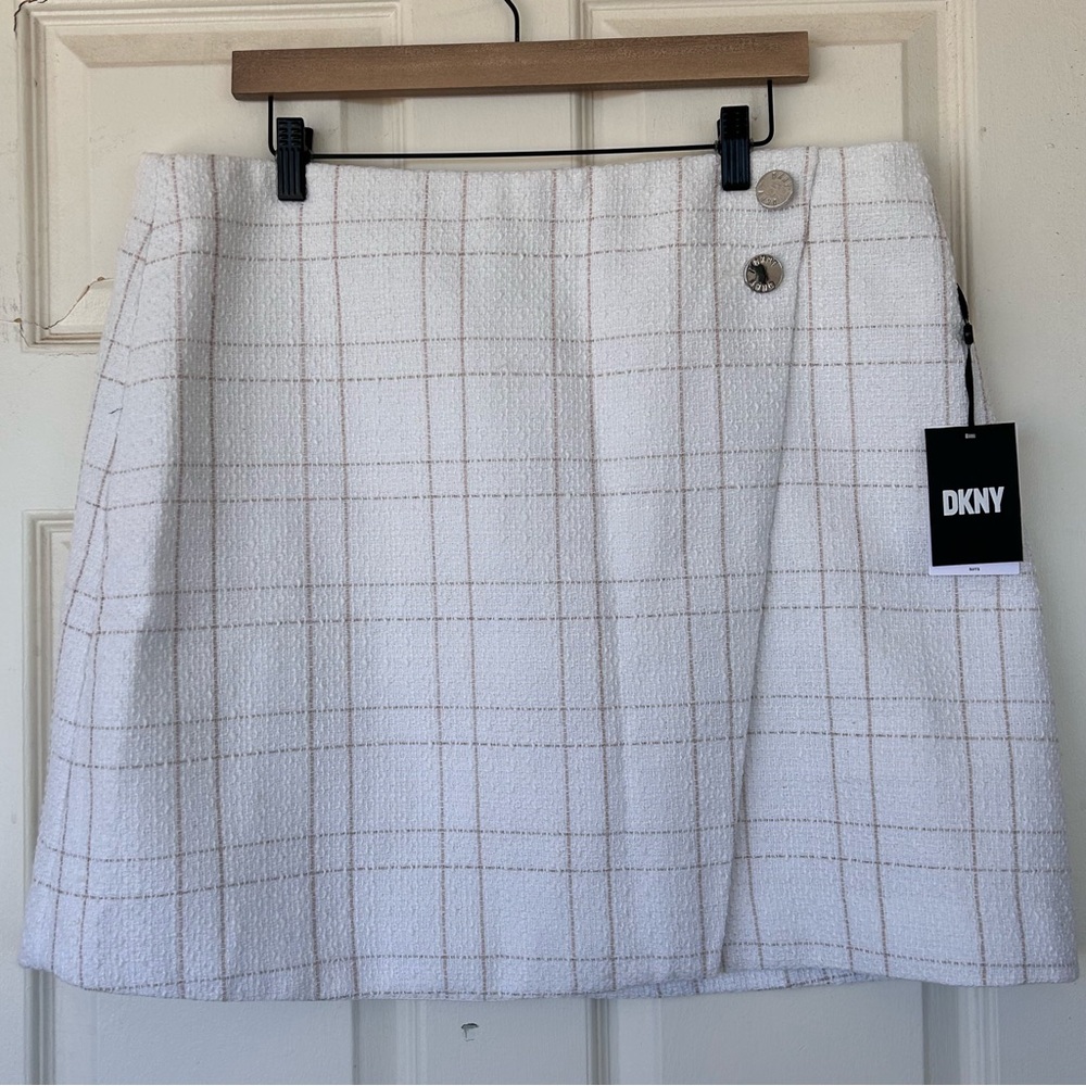 DKNY Brand Wrap Style Boucle Skirt Lined Oversized Buttons‎ Size 18